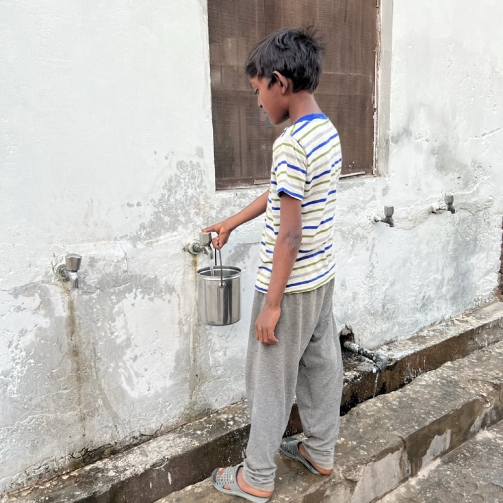 pakistan boy clean water